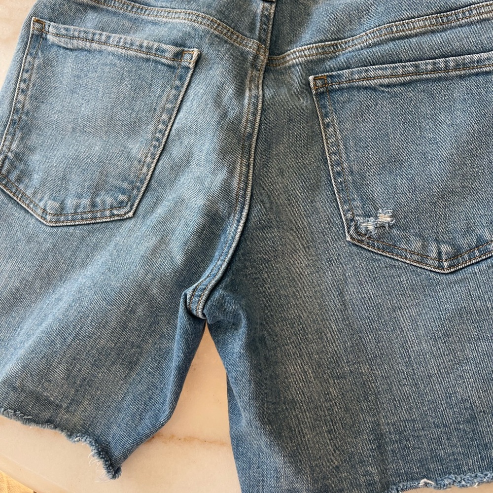 Old Navy brand mid rise OG loose size 10 denim distressed shorts - Picture 4 of 4